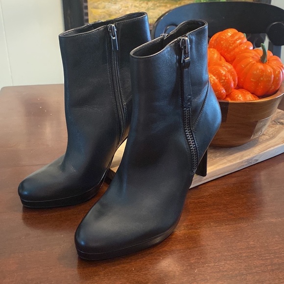 Naturalizer Black Heeled Ankle Boots - Picture 1 of 10